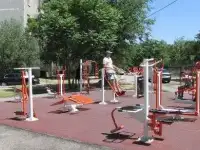 Уличные тренажеры и оборудование для спортивных площадок