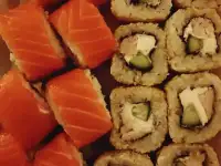 Приготовление роллов и суши