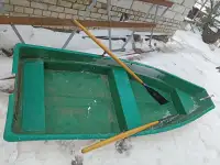 Лодка стеклопластиковая