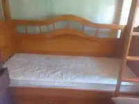Кровать
