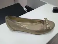 Продаю женские замшевые балетки 