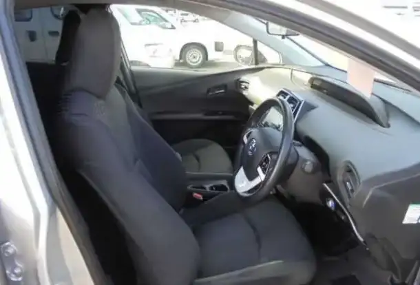 TOYOTA PRIUS ZVW50 2017 Г ПРОДАЕТСЯ В ОТЛИЧНОМ СОСТОЯНИИ С АУКЦИОНОВ ЯПОНИИ ПОД ЗАКАЗ, фотография 3