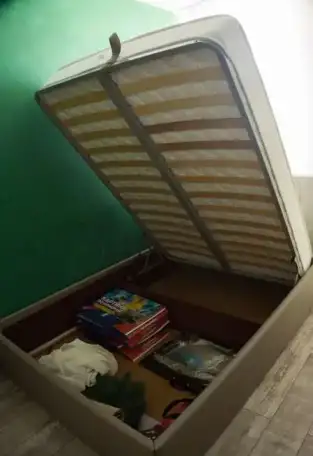 Кровать с подъемным механизмом 