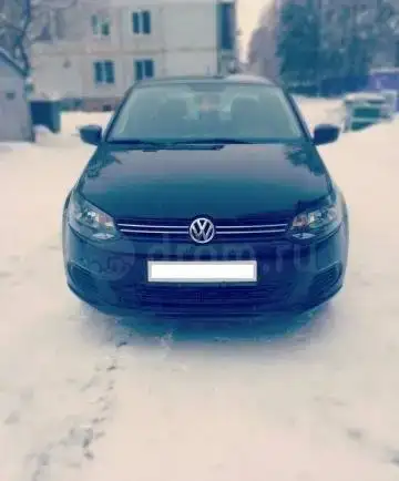 Volkswagen Polo- синий седан 2010г., фотография 4