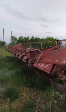 Продам жатку НАШ подсолнечную . кукурузную  12 рядковую , 9 метров, фотография 1