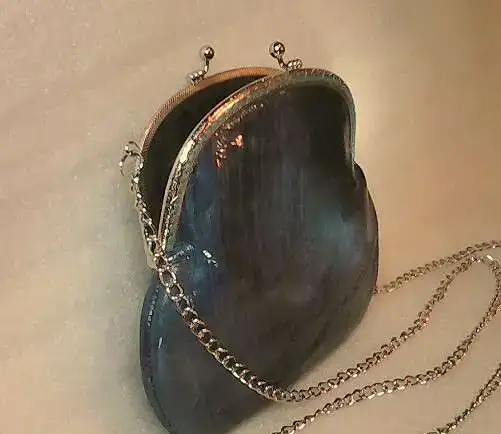 Маленькая лаковая сумочка цвета морской волны (кожа, Handmade), фотография 9