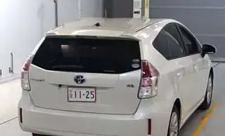 Автомобиль из Японии Toyota Prius Alpha, фотография 2