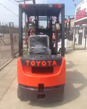 Вилочные погрузчики из Японии без пробега по РФ Toyota 8FGL-18, фотография 2