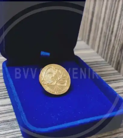 Медали,значки,жетоны,кокарды,брелоки,статуэтки, фотография 3