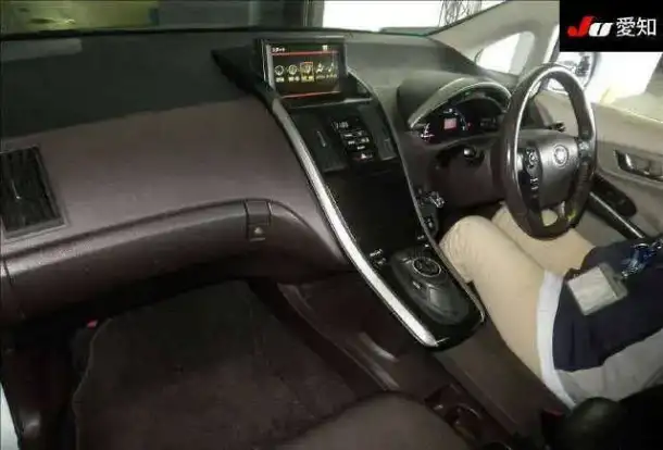 Седан гибрид TOYOTA SAI, фотография 3
