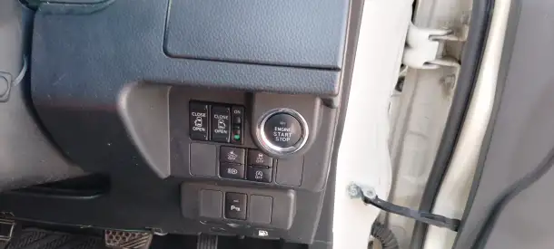 ПРОДАЮ TOYOTA ROOMY 1.0 CUSTOM G-T, фотография 9