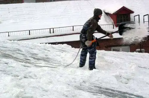 Уборка снега с территории и кровли. Вывоз снега. Без выходных, фотография 3