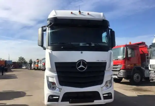 Тягач Mercedes-Benz Actros 1845 LS, фотография 2