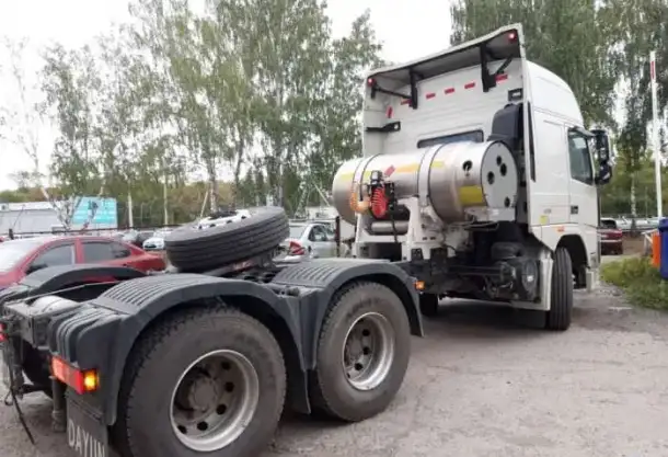 Седельный тягач DAYUN CGC4250, LNG, 6х4, Euro V, подвеска рессора/пневмо, фотография 3