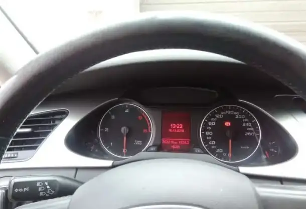Audi A4 B8 2008 года выпуска с дизельным двигателем, фотография 7