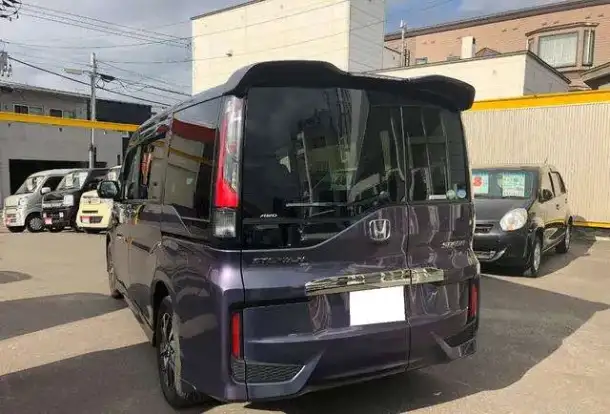 HONDA STEPWAGON SPADA, фотография 5