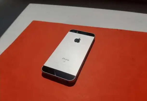 iPhone SE 64 Gb Space Gray 6000р., фотография 1