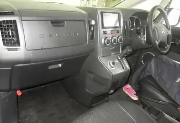 Mitsubishi Delica 8-ми местный микроавтобус, фотография 3