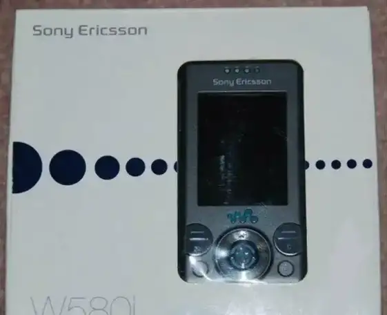 Sony Ericsson W580i оригинал.комплект, фотография 1