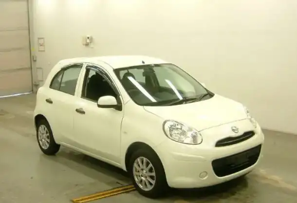Nissan March хетчбек, фотография 3