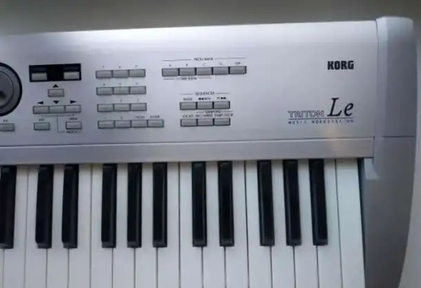 Синтезатор Korg Triton Le, фотография 3