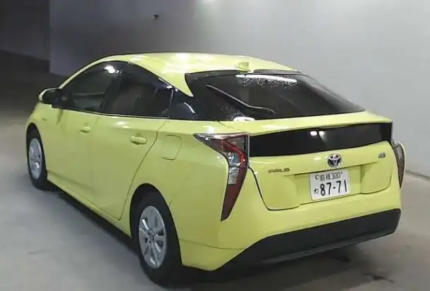 Лифтбек гибрид Toyota Prius кузов ZVW50 модификация S Toyota Safety Sense P гв 2016, фотография 2
