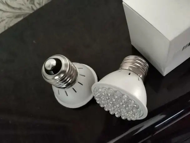 Супер экономичные led лампы цоколь стандартный свет холодный космос лампочки, фотография 3