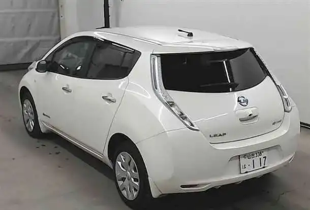 Электромобиль хэтчбек Nissan Leaf кузов AZE0 модификация X гв 2014, фотография 2