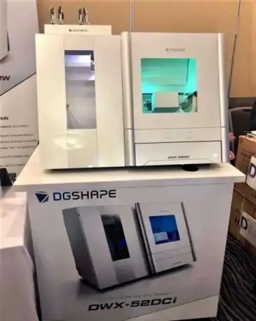 Roland DWX 52DCi Dental Milling Machine With Automatic Disc Changer, фотография 1