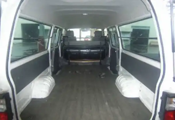 Mazda Bongo Van грузопассажирский 6-ти местный, фотография 3