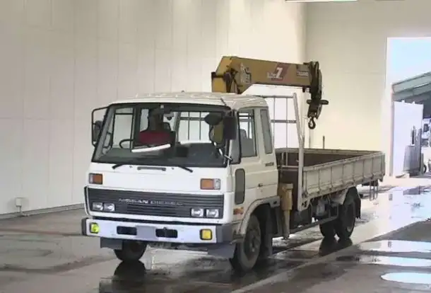 Грузовик манипулятор бортовой Nissan Condor шасси рама CM87F с КМУ Tadano Z305 гв 1988, фотография 1