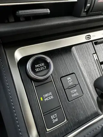 Lexus GX 550 в максимальной комплектации, фотография 11