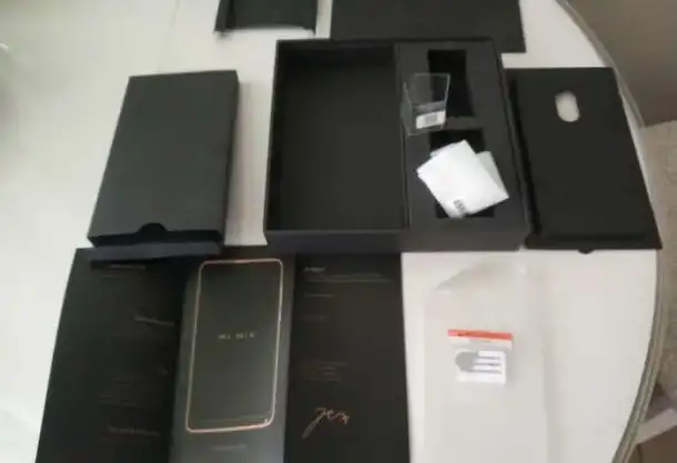 Черная коробка  и  сопроводительные мелочи  от смартфона    Xiaomi Mi Mix 2   состояние  нового, фотография 7