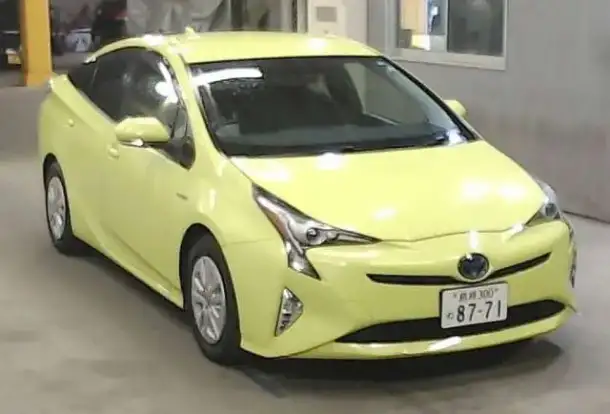 Лифтбек гибрид Toyota Prius кузов ZVW50 модификация S Toyota Safety Sense P гв 2016, фотография 4