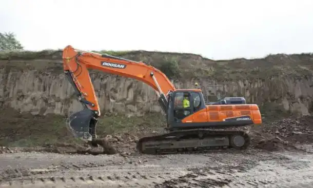 Гусеничный экскаватор Doosan DX420LCA в Тольятти от официального представителя завода в РФ, фотография 1