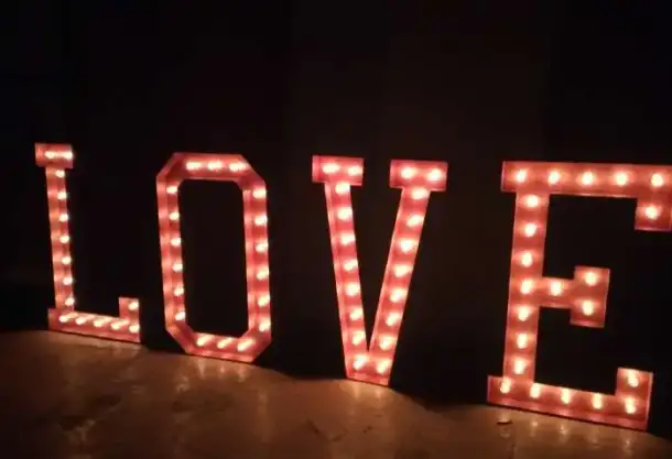 Аренда больших светящихся букв LOVE (лав, лове, любовь) с лампочками, фотография 2