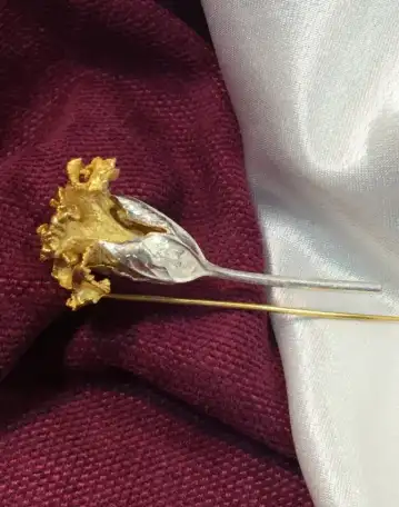Брошка фиалка из серебра, фотография 5