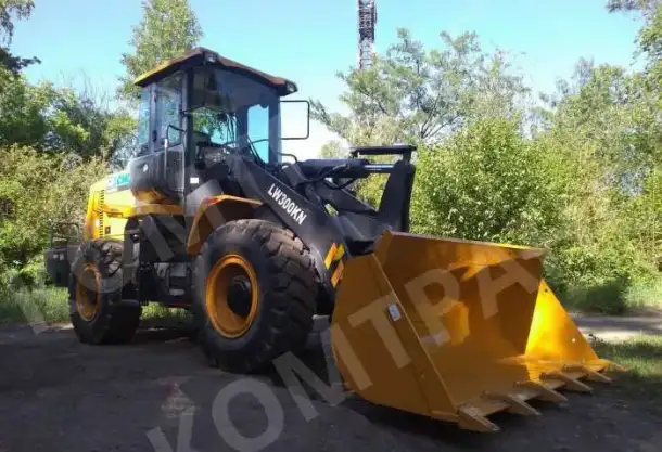 фронтальный погрузчик XCMG LW300KN, фотография 1