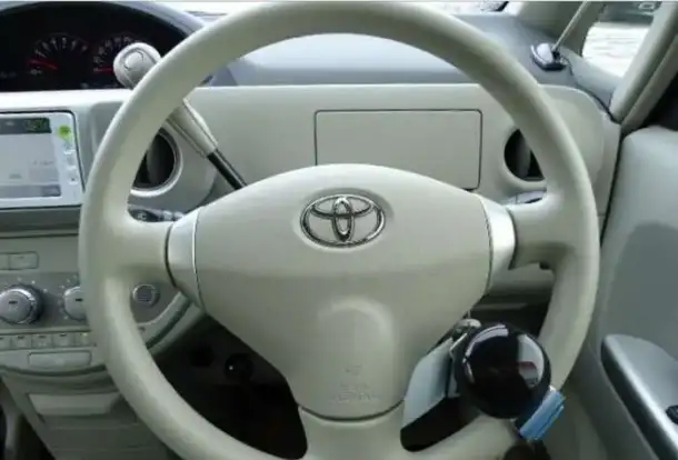Toyota Porte хетчбек для водителя колясочника, фотография 7