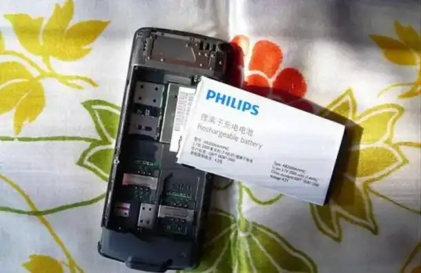 Philips Xenium X130 оригинал,2-сим,комплект., фотография 5