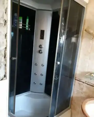 Продаётся дом в Ессентуках, район школы Нижнего рынка. 2 дома на одном участке, 5-комнатнат, 90 кв.м., жилая площадь 55к 90,00 м2, фотография 2