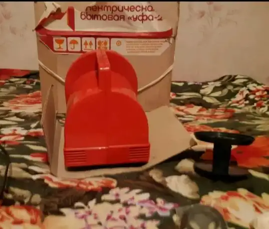 Новая советская элекрическая бытовая прялка 