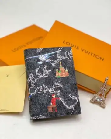 обложка на паспорт LOUIS VUITTON, фотография 2