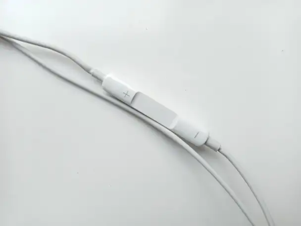 Наушники-вкладыши 1,15 м. mini-jack 3,5 мм. белые, фотография 5
