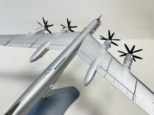 Модель САМОЛЕТА ТУ-95, фотография 1