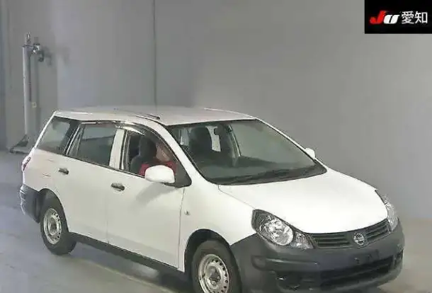 Nissan AD бизнес-универсал, фотография 1