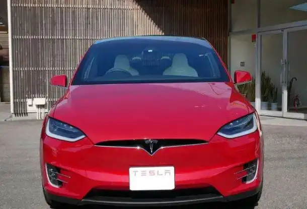 Продажа автомобилей Tesla, фотография 1