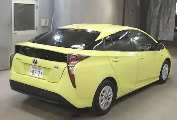Лифтбек гибрид Toyota Prius кузов ZVW50 модификация S Toyota Safety Sense P гв 2016, фотография 5