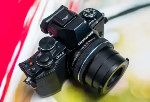 Фотоаппарат Olympus OM-D E-M10, фотография 2