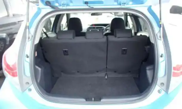 Toyota Aqua S гибридный хетчбек супер экономичный, фотография 10